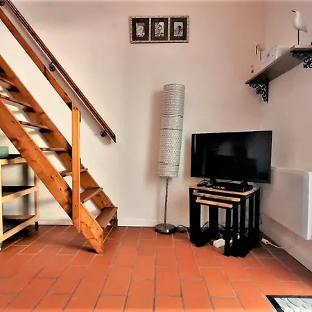 Le Frangipanier - *